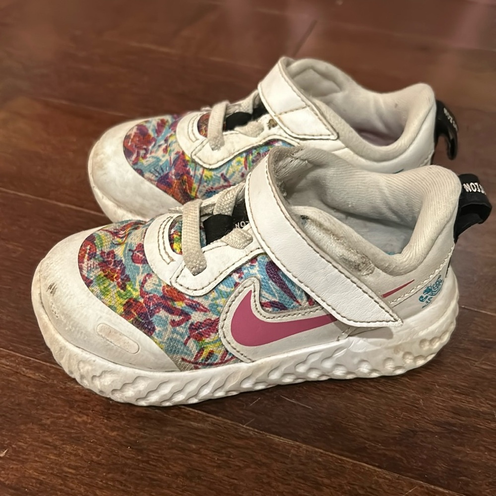 Nike toddler sneakers